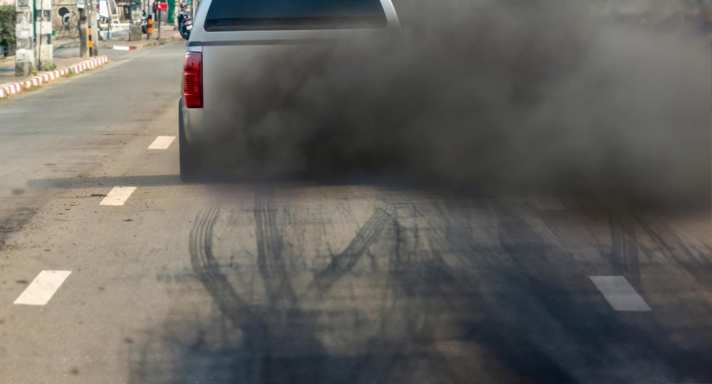 auto koji ima problem sa sagorevanjem i dpf filterom crni dim na putu