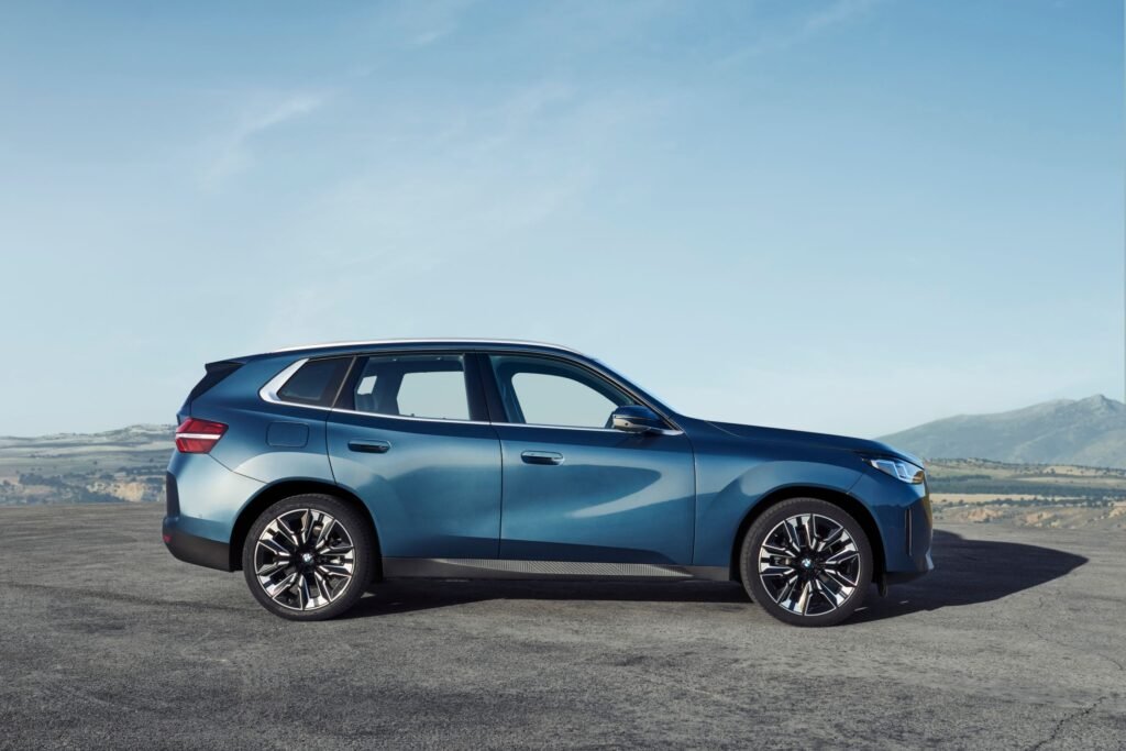 2025-BMW-X31 izgled sa strane novi auto